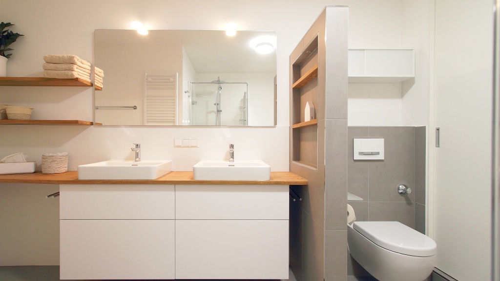 Helles und gemütliches Familien-Wohlfühlbad